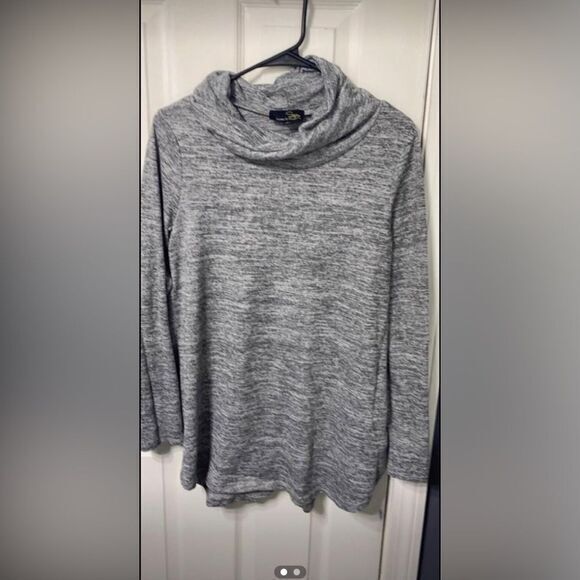 Tops - - Suzanne betro black and white casual top size med